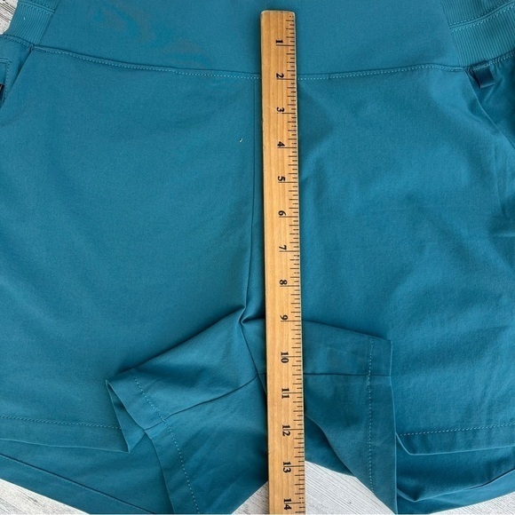 Athleta Short Pants Size 8 Womens Casual Athleisure Wear - Picture 13 of 15